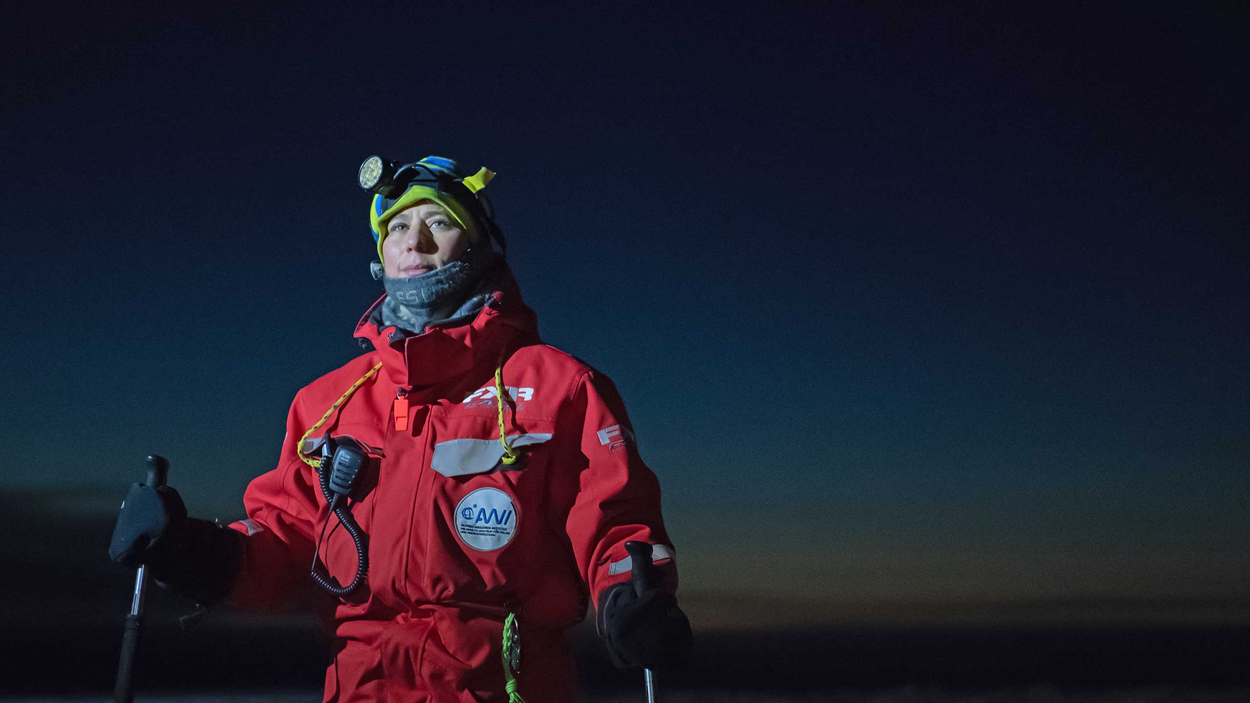 Verena Mohaupt in der Polarnacht im Rahmen der MOSAiC Expedition 2019/20. Bild: cc Alfred-Wegener-Institut / Foto: Esther Horvath 